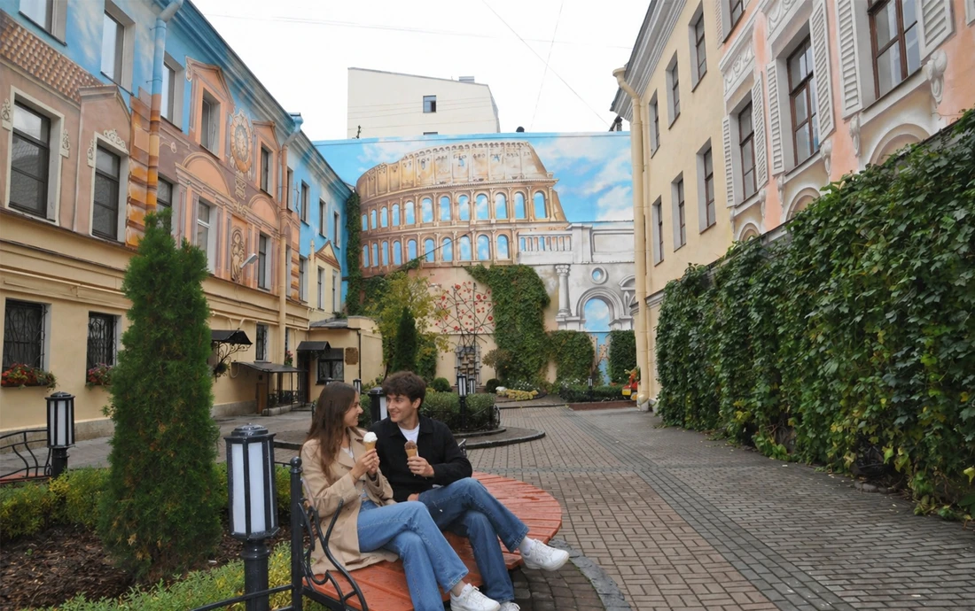 Дворы и парадные Санкт-Петербурга